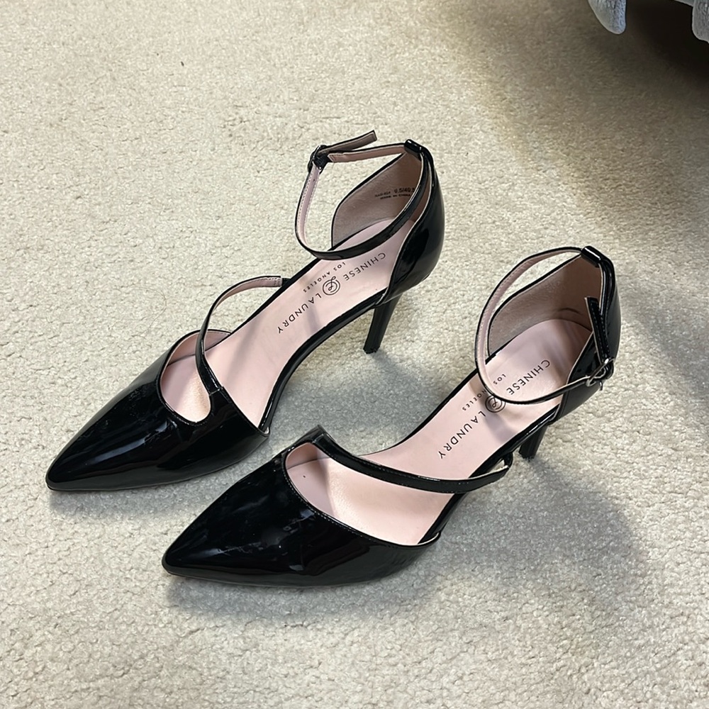 Chinese Laundry Black strapped high heeled sandals. size 9.5